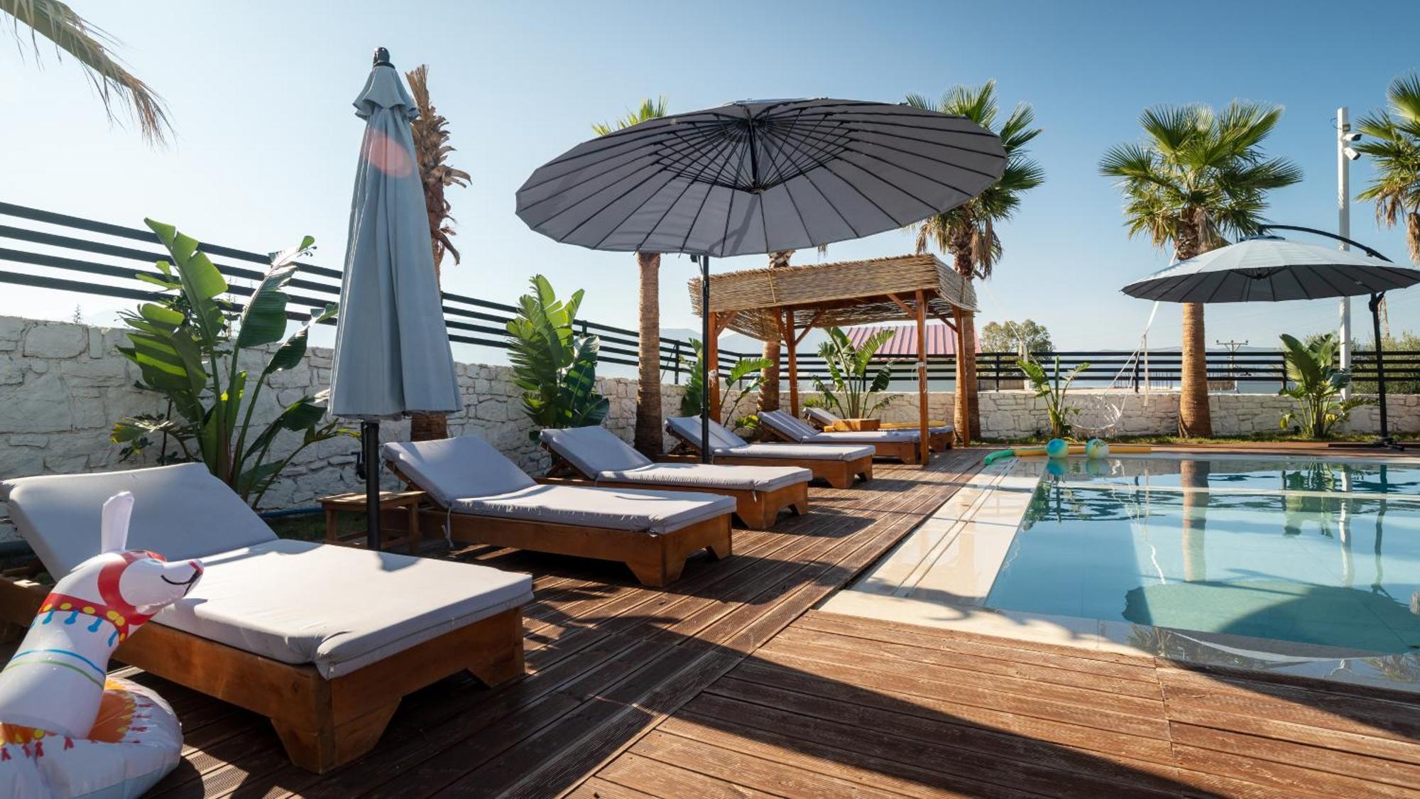 Sea Queen Luxury 3* Radhimë