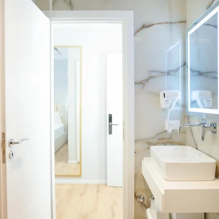 Sea Queen Luxury Hotel Radhime Exterior photo