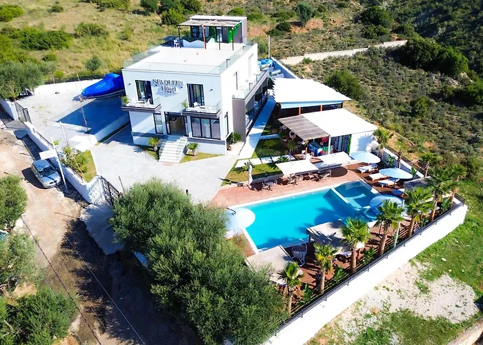 Sea Queen Luxury Hotel